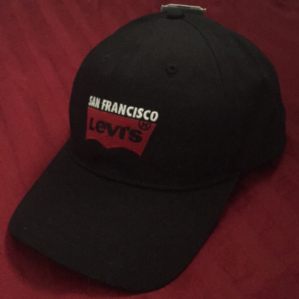 Black and red “San Francisco” SnapBack Levi’s hat